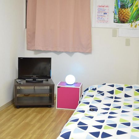 Guest House Fukutomi - Female Only Naha Exteriör bild