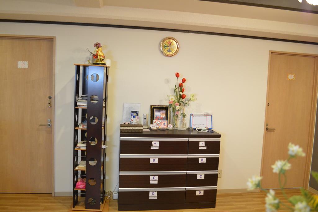 Guest House Fukutomi - Female Only Naha Exteriör bild